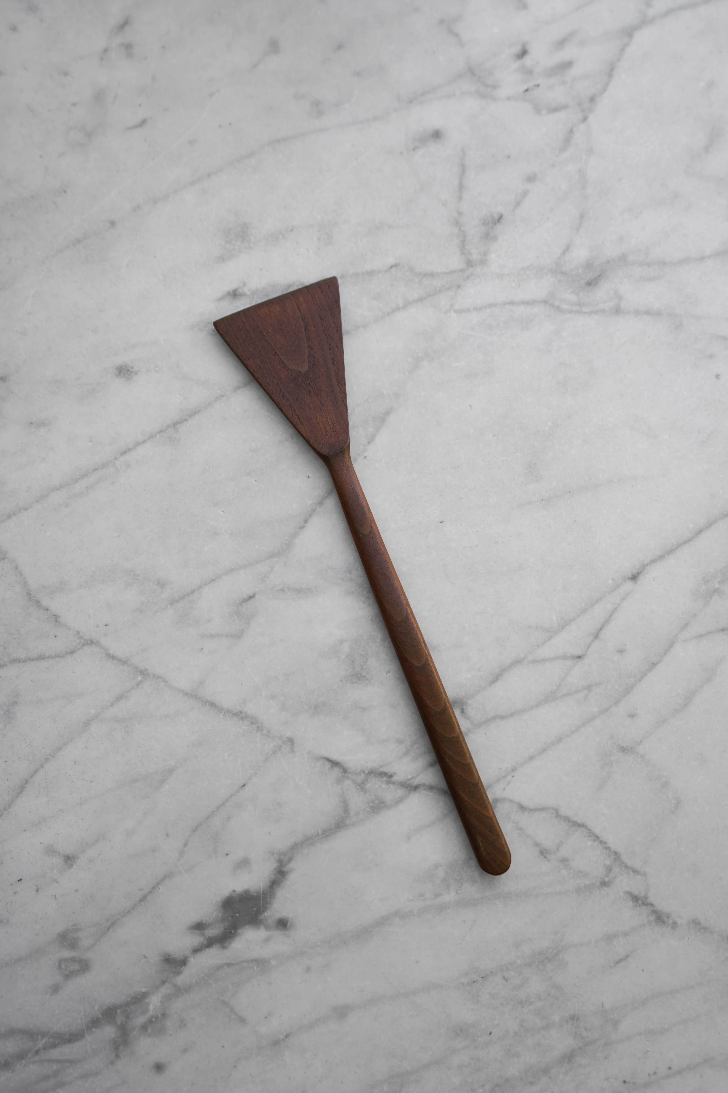 Flat Line - Triangle Spatula - Walnut, Cherry, or Maple Wood 6