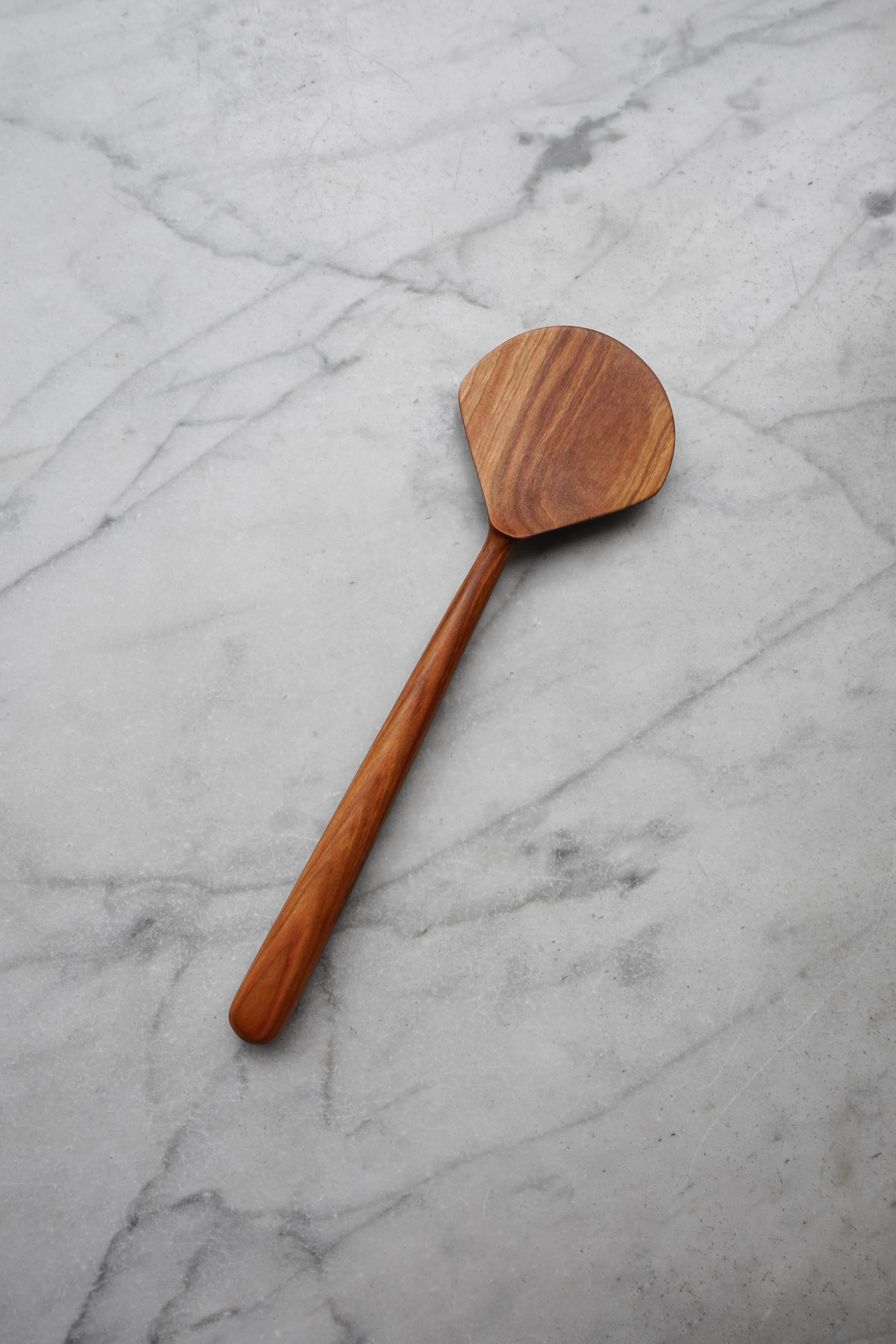 Shell Cooking Spatula - Cherry Wood 2