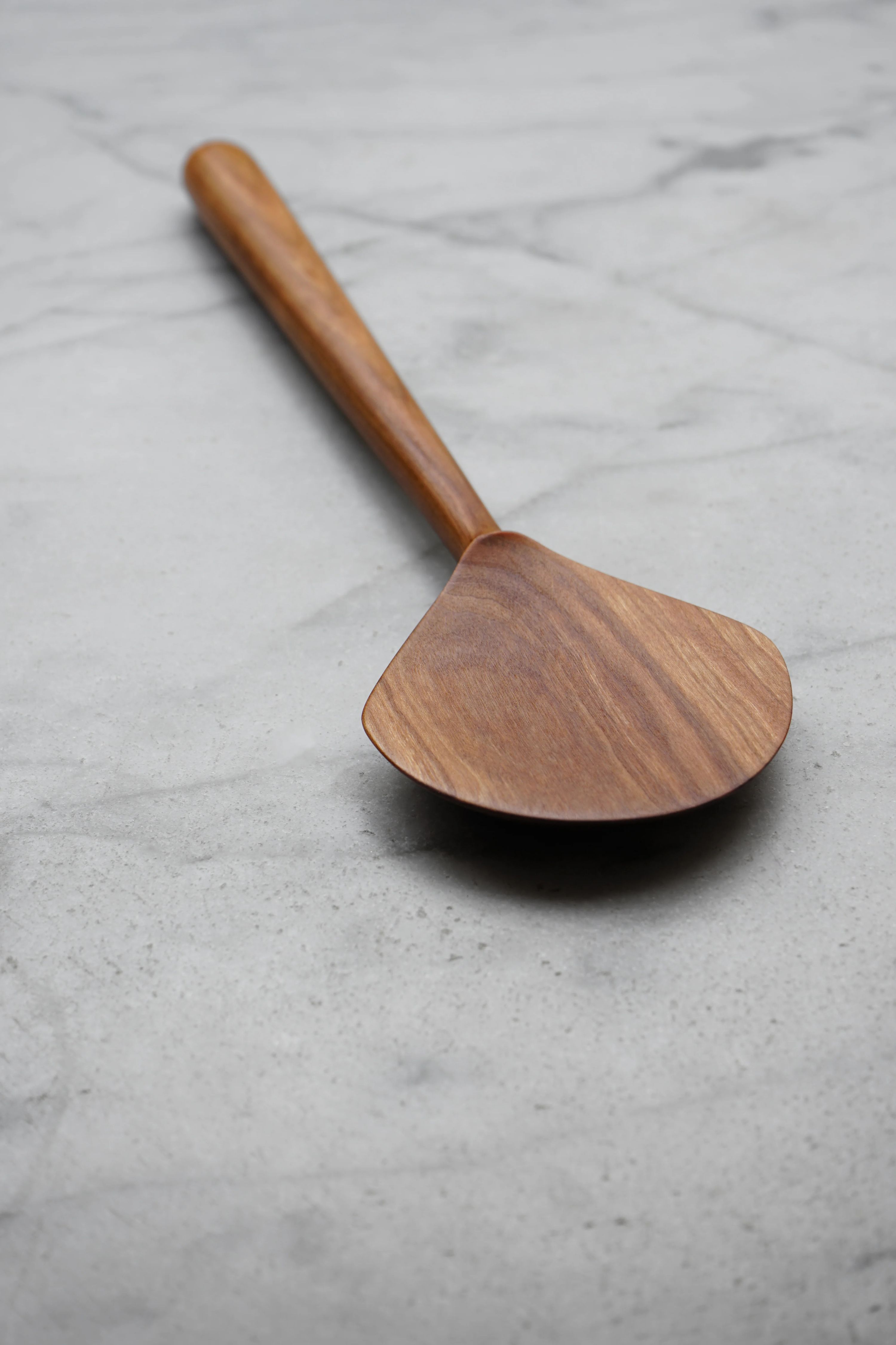 Shell Cooking Spatula - Cherry Wood 3
