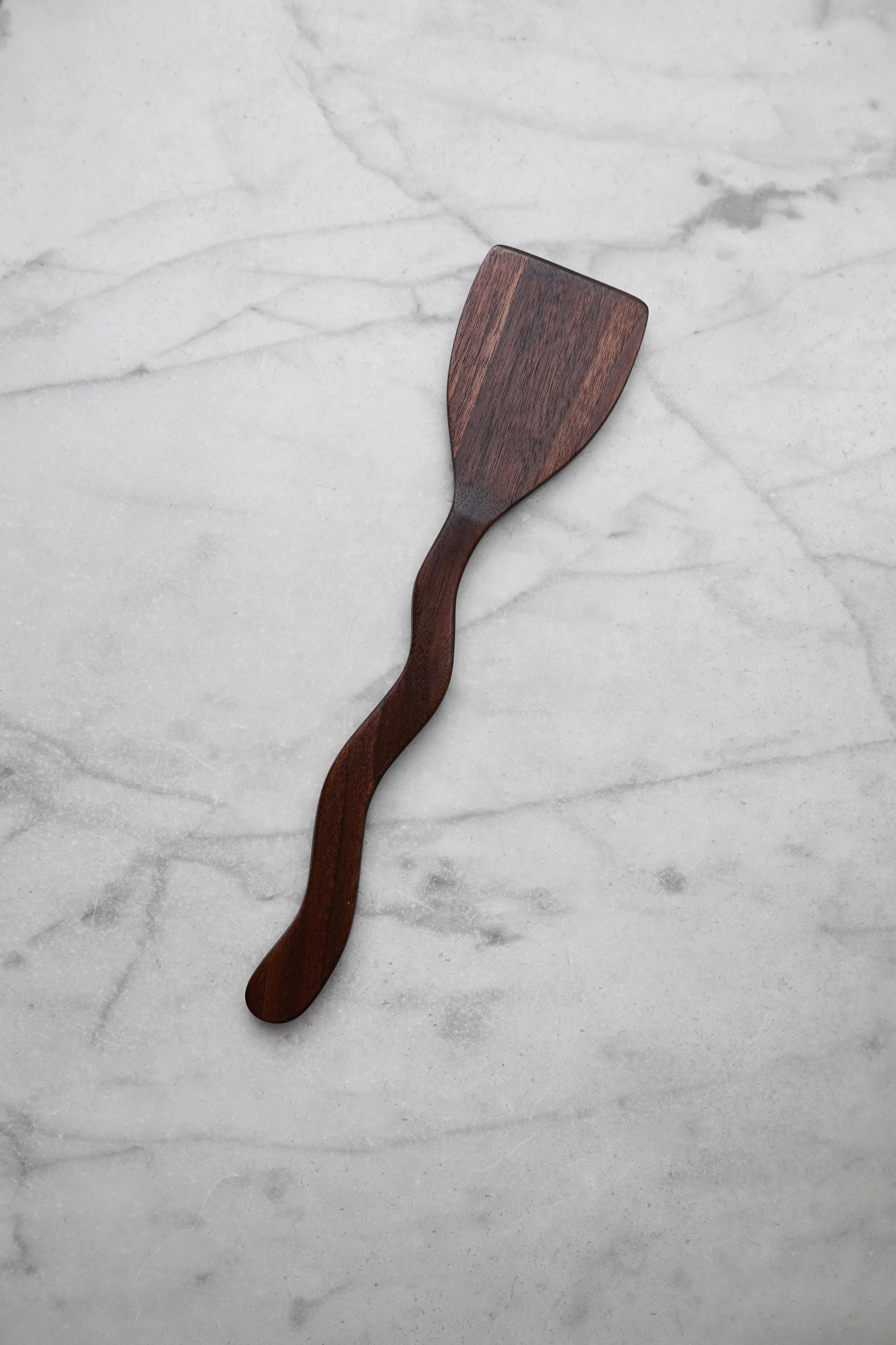Flat Line - Squiggly Scraper Spatula - Walnut Wood 2