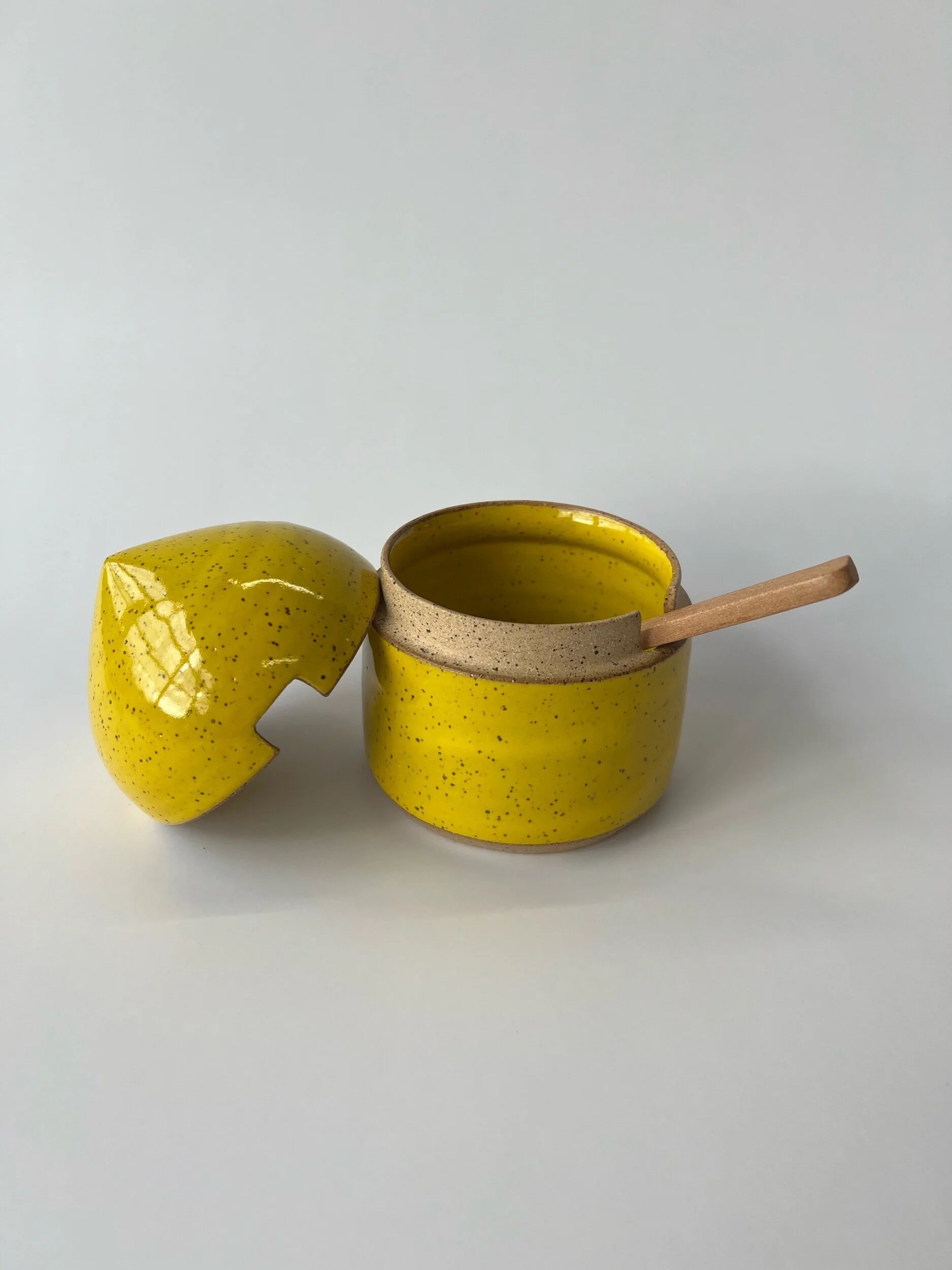 Sugar Bowl with Lid 19
