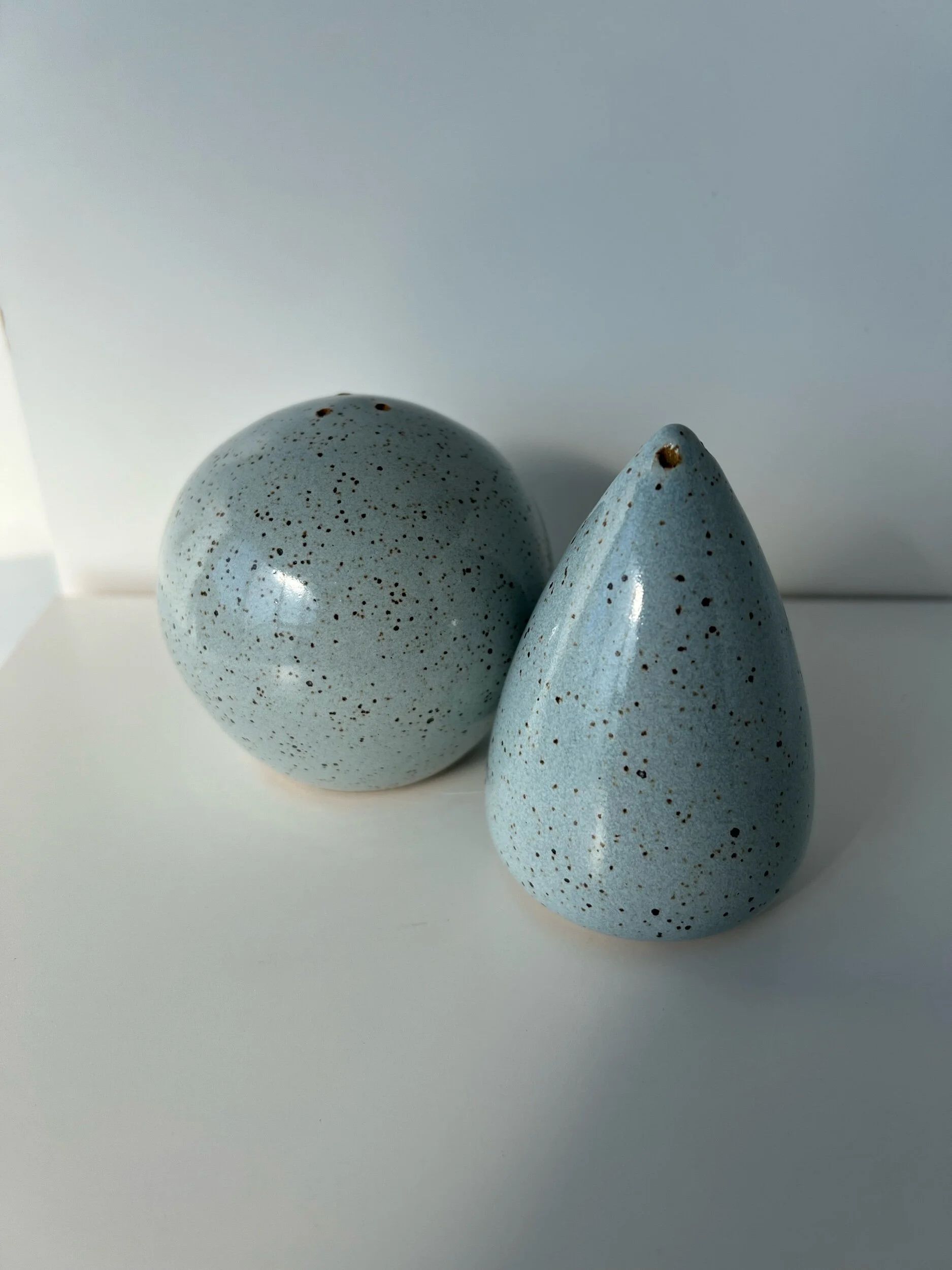 Salt and Pepper Shaker 3