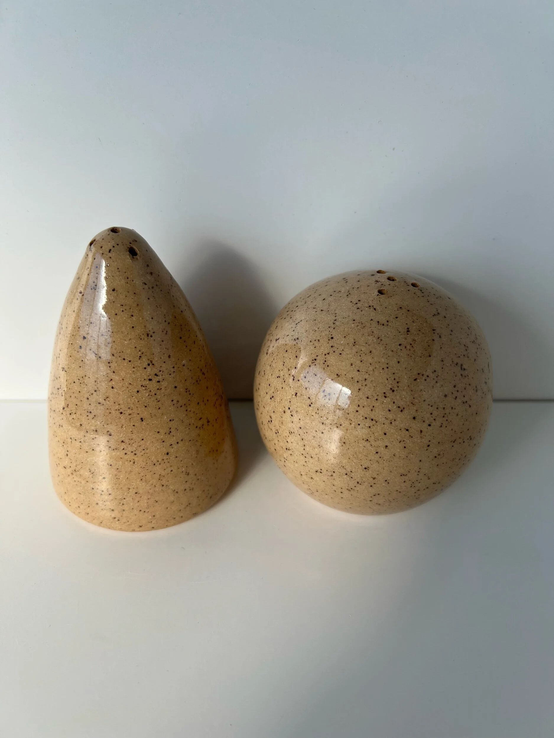 Salt and Pepper Shaker 8