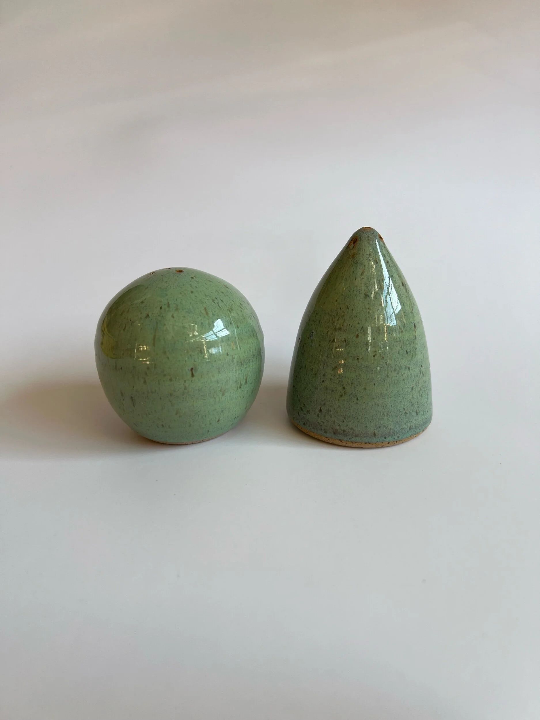 Salt and Pepper Shaker 10